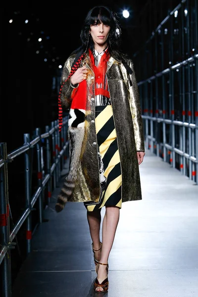 Look 26